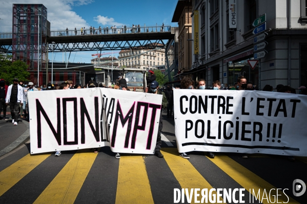 Lausanne - Manifestation contre la loi sur les mesures policières de lutte contre le terrorisme (MPT)