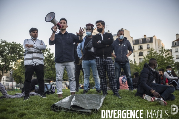 Exiles installes au jardin villemin, paris.