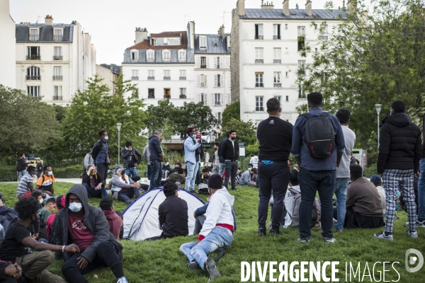 Exiles installes au jardin villemin, paris.