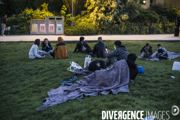 Exiles installes au jardin villemin, paris.
