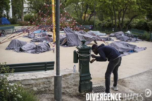 Exiles installes au jardin villemin, paris.