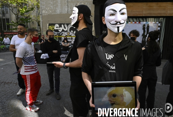 Protection animale, ANONYMOUS FOR THE VOICELESS. THE CUBE OF TRUTH dénonce la souffrance animale, les conditions de vie et de mort infligées par l humain. Animal protection.