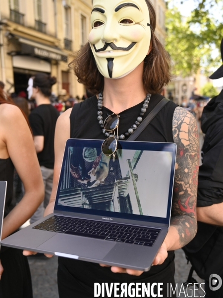 Protection animale, ANONYMOUS FOR THE VOICELESS. THE CUBE OF TRUTH dénonce la souffrance animale, les conditions de vie et de mort infligées par l humain. Animal protection.