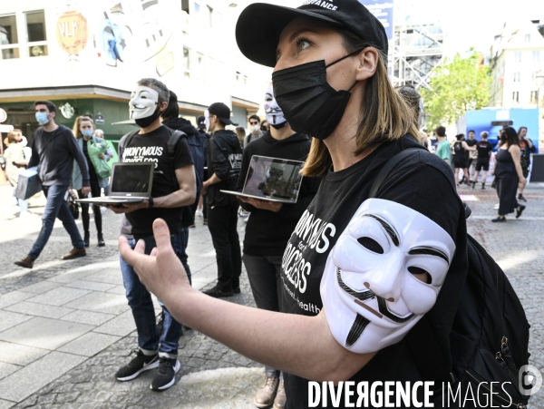 Protection animale, ANONYMOUS FOR THE VOICELESS. THE CUBE OF TRUTH dénonce la souffrance animale, les conditions de vie et de mort infligées par l humain. Animal protection.