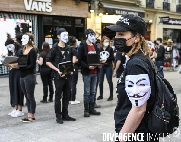 Protection animale, ANONYMOUS FOR THE VOICELESS. THE CUBE OF TRUTH dénonce la souffrance animale, les conditions de vie et de mort infligées par l humain. Animal protection.