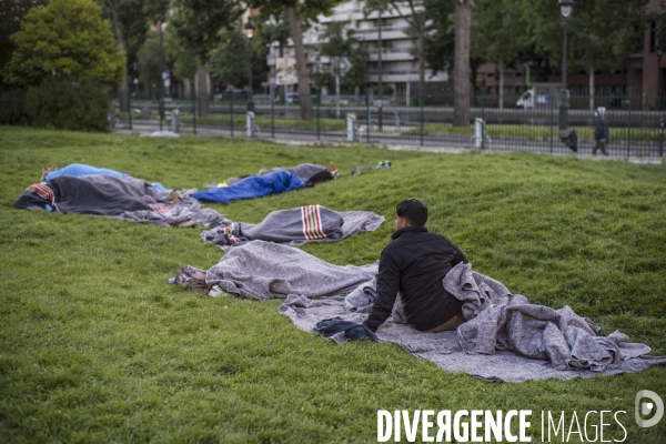 Exiles installes au jardin villemin, paris.