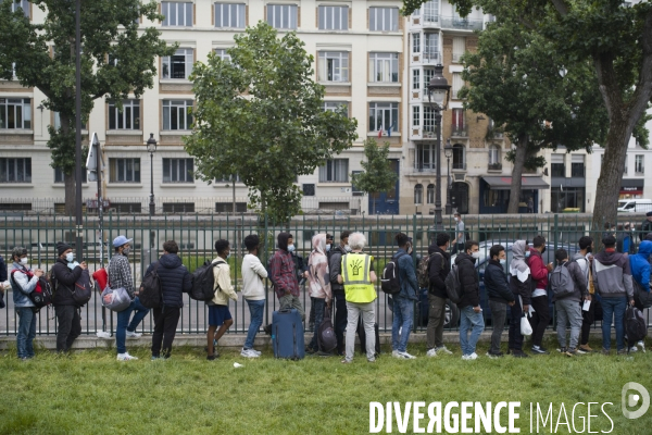 Evacuation des exiles qui occupaient le jardin villemin.