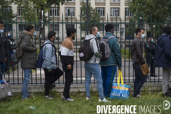 Evacuation des exiles qui occupaient le jardin villemin.