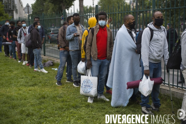 Evacuation des exiles qui occupaient le jardin villemin.