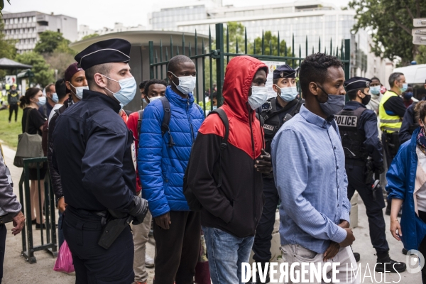 Evacuation des exiles qui occupaient le jardin villemin.