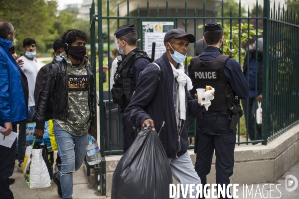 Evacuation des exiles qui occupaient le jardin villemin.