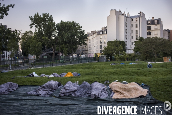 Exiles installes au jardin villemin, paris.