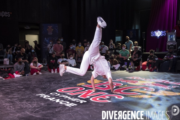 Battle - Red Bull BC One Cypher France B-Girls et B-Boys