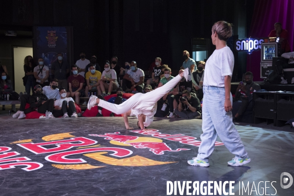 Battle - Red Bull BC One Cypher France B-Girls et B-Boys