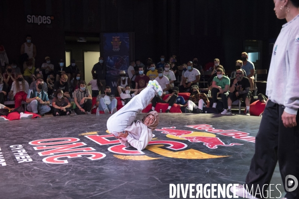 Battle - Red Bull BC One Cypher France B-Girls et B-Boys