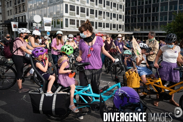 Appel à la grève féministe du 14 juin, à vélo - Genève