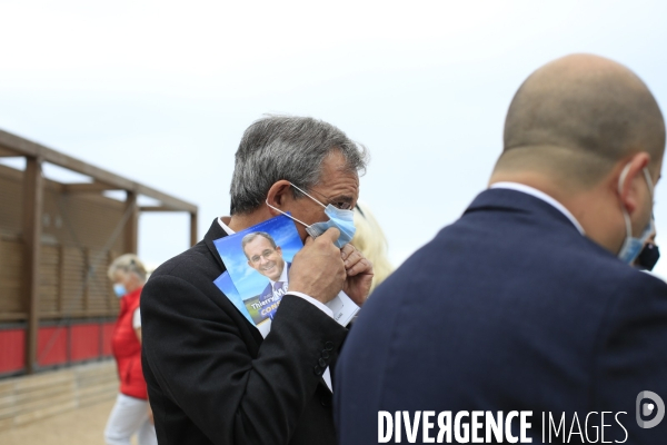 Frejus le 16/05/2021 Thierry Mariani candidat RN  PACA aux elections regionales en campagne sur le marché de Frejus. à droite David Rachline maire de Frejus