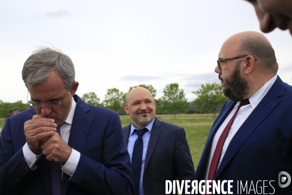 Frejus le 16/05/2021 Thierry Mariani candidat RN  PACA aux elections regionales en campagne à Frejus sur la base nature François Leotard ou doit se realiser les photos officielles des candidats. A droite Philippe Vardon conseiller municipal de Nice