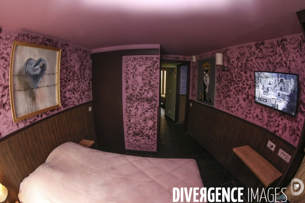 Hotel walled off a paris, une copie de l hotel de banksy