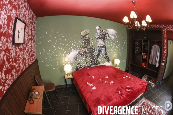 Hotel walled off a paris, une copie de l hotel de banksy