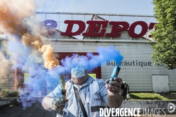 Action de salariés d Office Dépot.