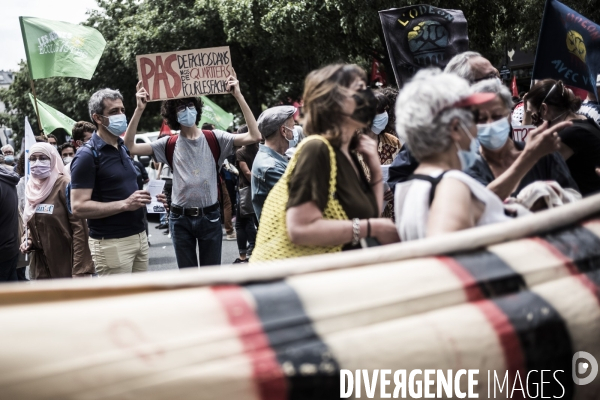 Marche des libertés contre les idées d extrême droite.