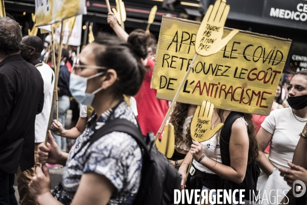 Marche des libertés contre les idées d extrême droite.
