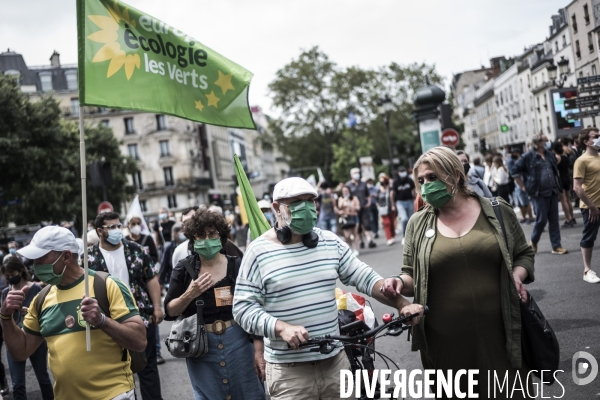 Marche des libertés contre les idées d extrême droite.