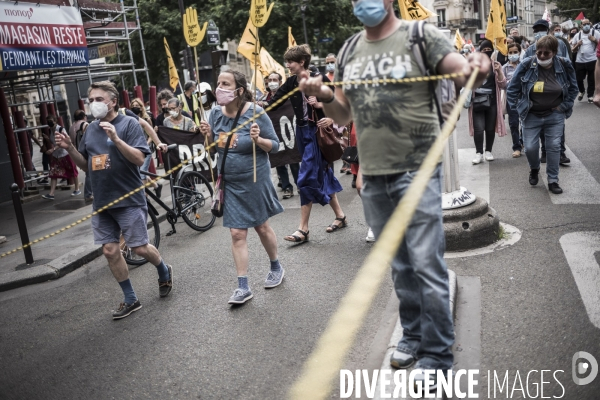 Marche des libertés contre les idées d extrême droite.