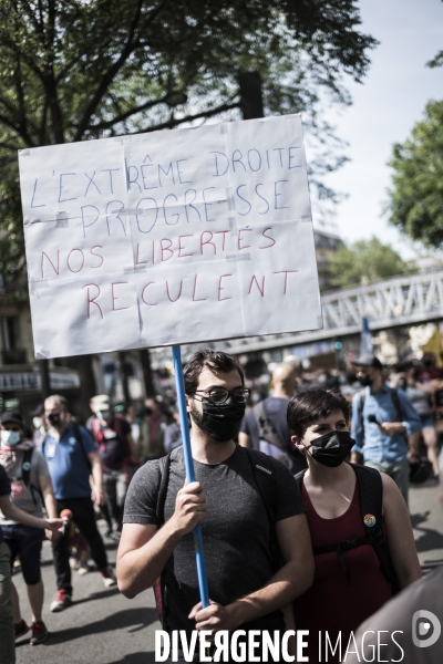 Marche des libertés contre les idées d extrême droite.