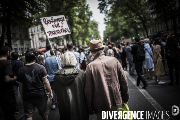 Marche des libertés contre les idées d extrême droite.