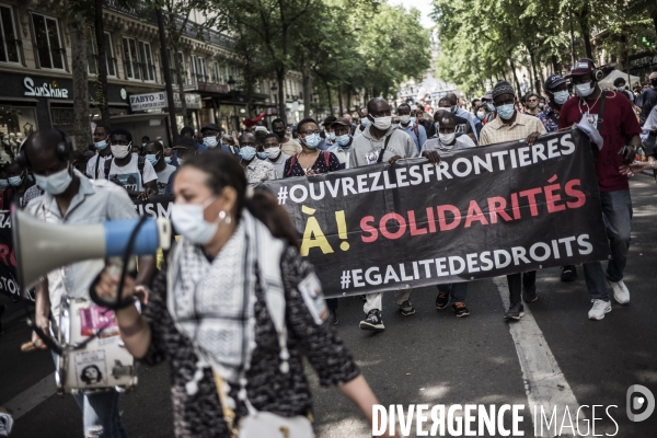 Marche des libertés contre les idées d extrême droite.