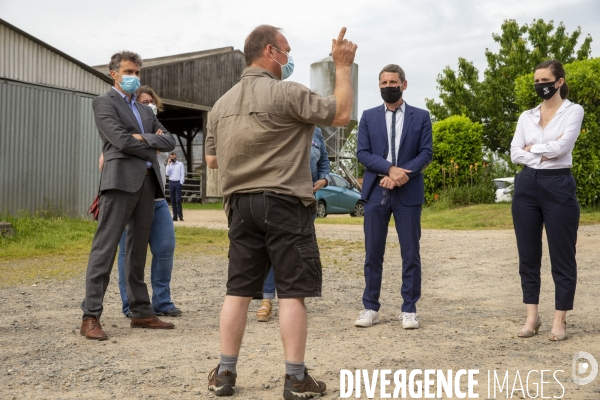 Mathieu ORPHELIN, tête de liste en région Pays de la Loire, en campagne électorale en Mayenne.