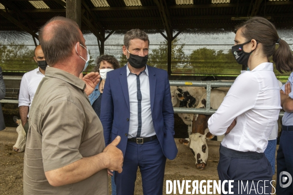 Mathieu ORPHELIN, tête de liste en région Pays de la Loire, en campagne électorale en Mayenne.