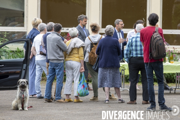 Mathieu ORPHELIN, tête de liste en région Pays de la Loire, en campagne électorale en Mayenne.