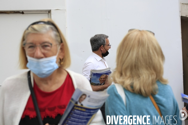 Thierry Mariani candidat RN aux élections régionales PACA en campagne à Antibes