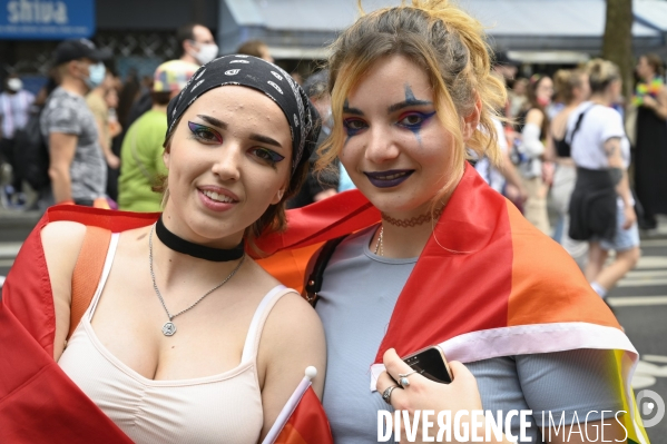 Portraits à la Marche des Fiertés 2021 à Paris. Pride March 2021 in Paris.