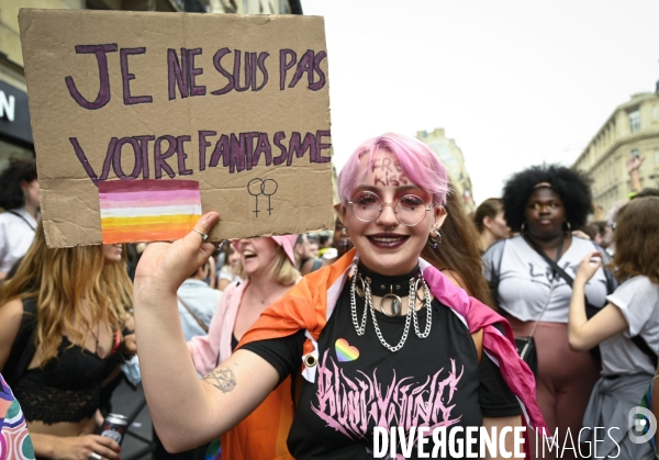 Portraits à la Marche des Fiertés 2021 à Paris. Pride March 2021 in Paris.