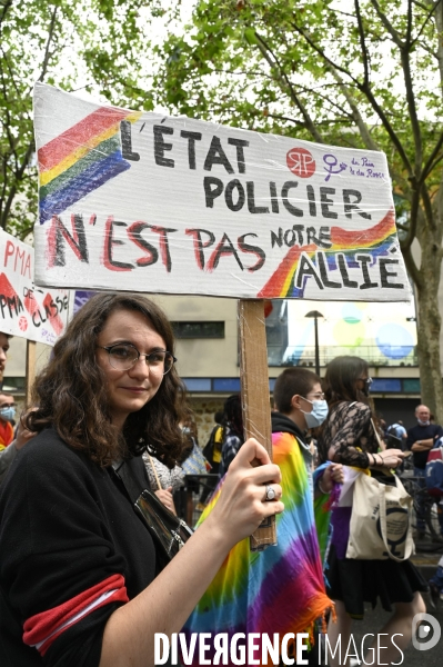 Portraits à la Marche des Fiertés 2021 à Paris. Pride March 2021 in Paris.