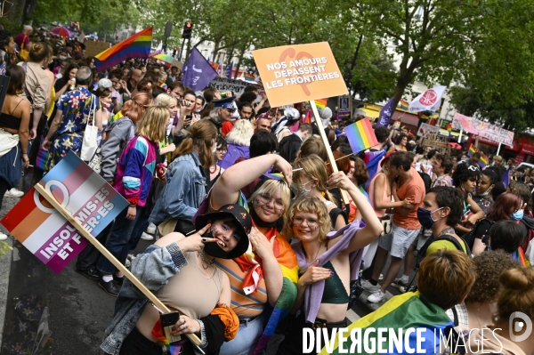 Portraits à la Marche des Fiertés 2021 à Paris. Pride March 2021 in Paris.