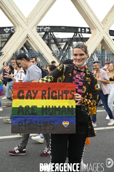 Portraits à la Marche des Fiertés 2021 à Paris. Pride March 2021 in Paris.