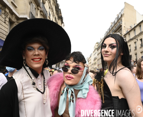 Portraits à la Marche des Fiertés 2021 à Paris. Pride March 2021 in Paris.