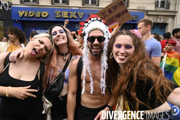 Portraits à la Marche des Fiertés 2021 à Paris. Pride March 2021 in Paris.