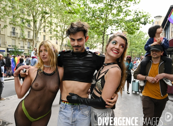Portraits à la Marche des Fiertés 2021 à Paris. Pride March 2021 in Paris.