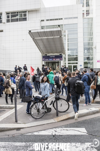 Manifestation devant Europe 1