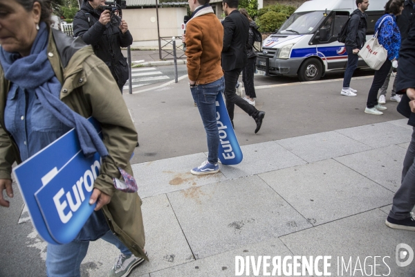 Manifestation devant Europe 1