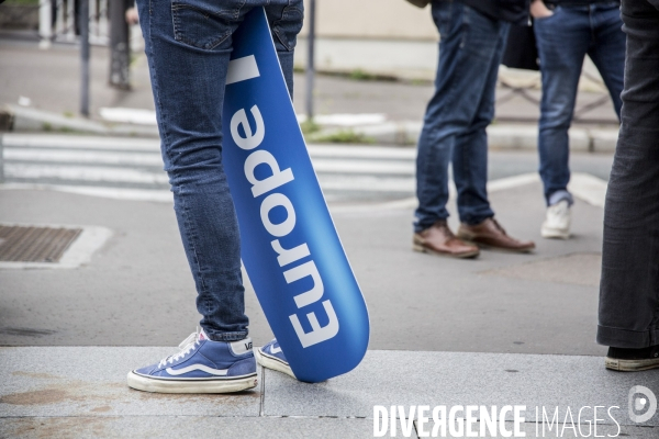 Manifestation devant Europe 1