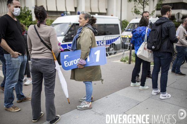 Manifestation devant Europe 1