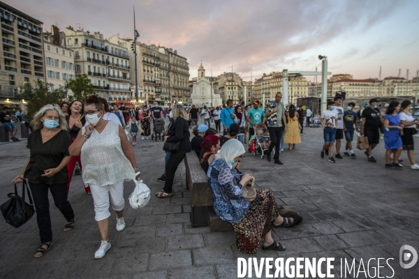 Fête nationale 2021 à Marseille, en soirée.