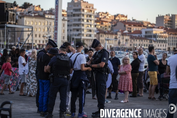 Fête nationale 2021 à Marseille, en soirée.